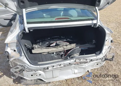 2021 Hyundai Elantra Sel z USA, uszkodzony, nr VIN 5NPLM4AG1MH000957